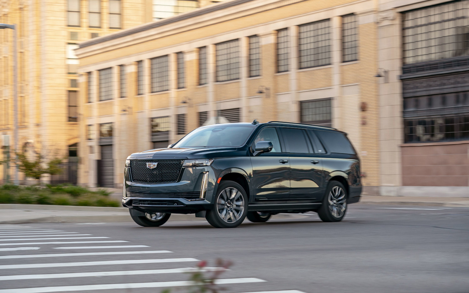 Comparison Cadillac Escalade ESV Sport 2021 vs Ford Expedition Platinum 2019 SUV Drive